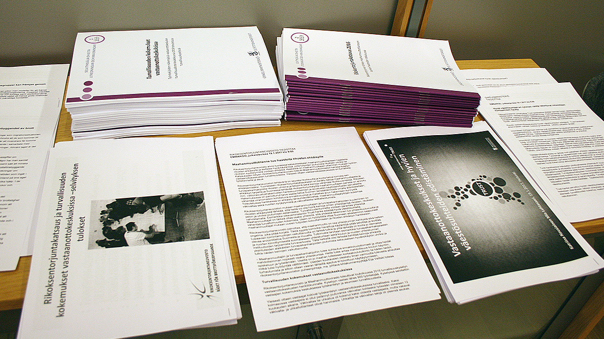 Materiaaleja pöydällä