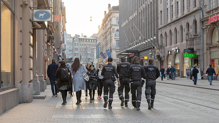 Haaste 4-23 Yksityinen Turvallisuusala Kaipaa Uudistusta ...